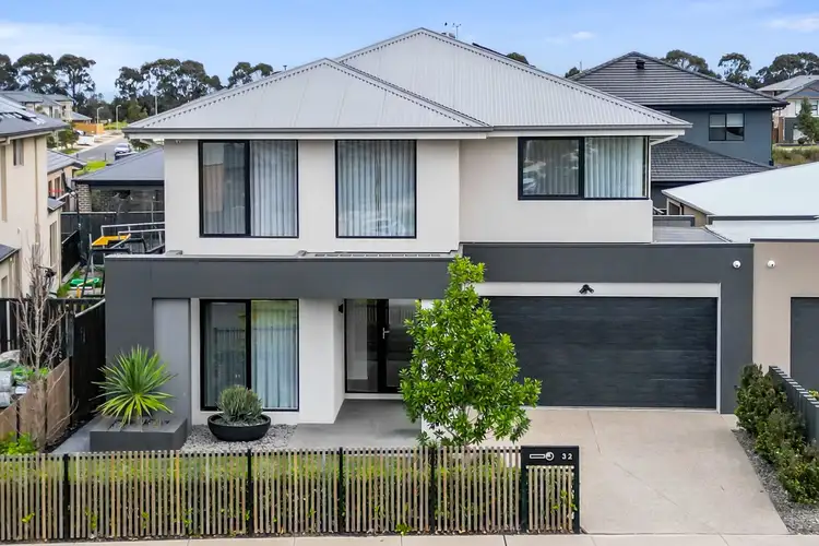 32 Grazing Way, Clyde North VIC 3978