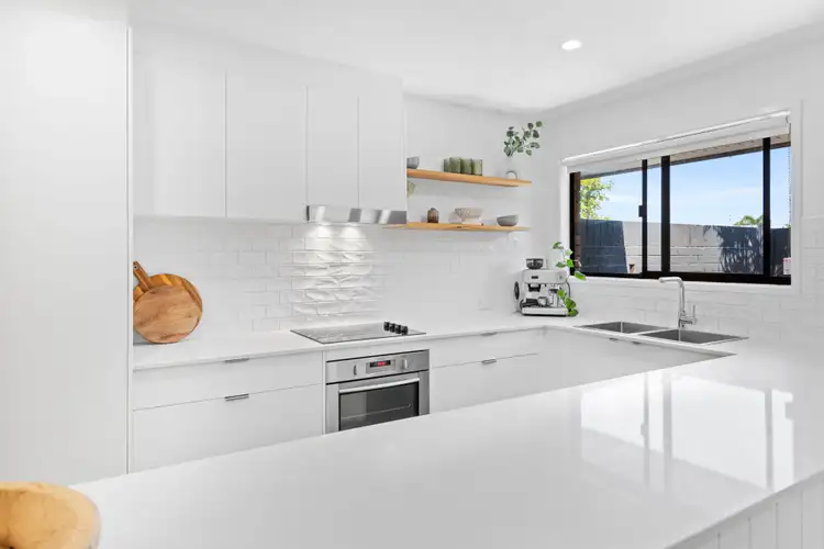 1/4 Chipwood Close, Burleigh Waters QLD 4220