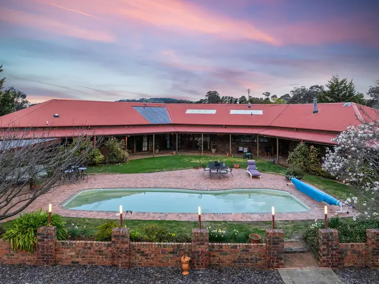 "The Farm" 54 Tallawong Close, Wallaroo NSW 2618
