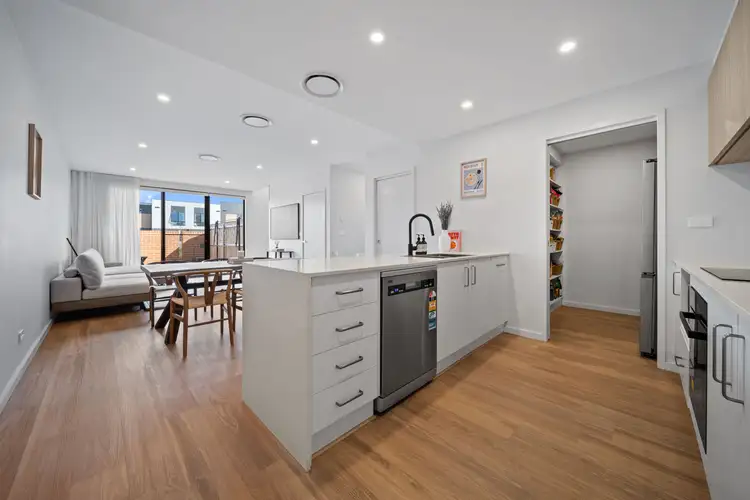 72/2 Woodberry Avenue, Coombs ACT 2611
