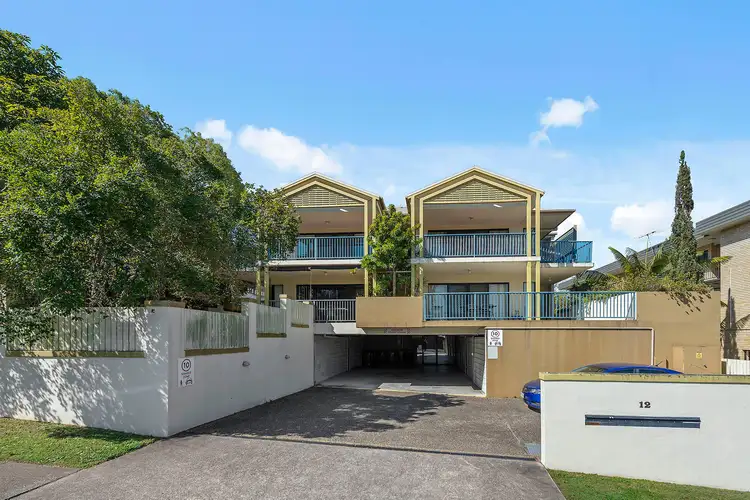 12 Longlands Street