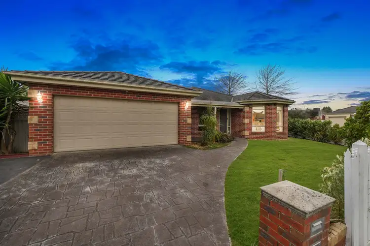 2 Latrobe Avenue, Pakenham VIC 3810