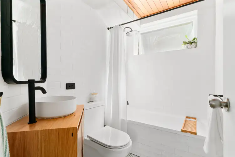 Fifth view of Homely apartment listing, 2/6 Campbell Parade, Manly Vale NSW 2093