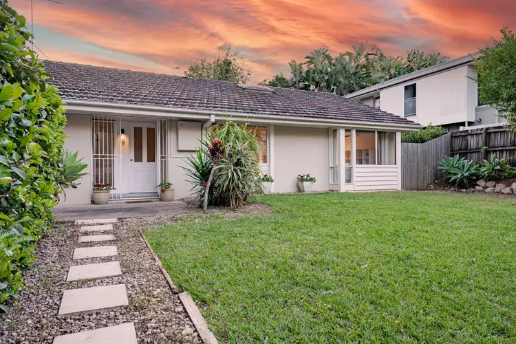 9 Fiona Street, Chapel Hill QLD 4069