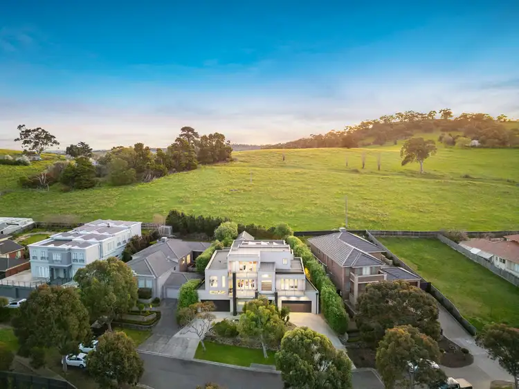 6 Bugle Close, South Morang VIC 3752