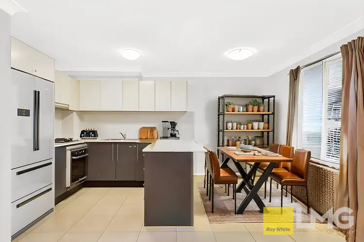 21/2 Kitchener Avenue, Regents Park NSW 2143