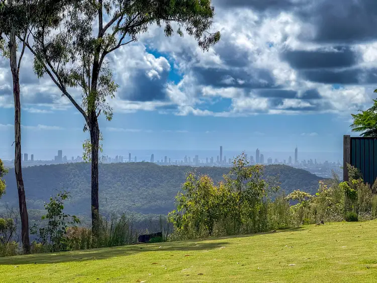 21 Wildflower Court, Clagiraba QLD 4211