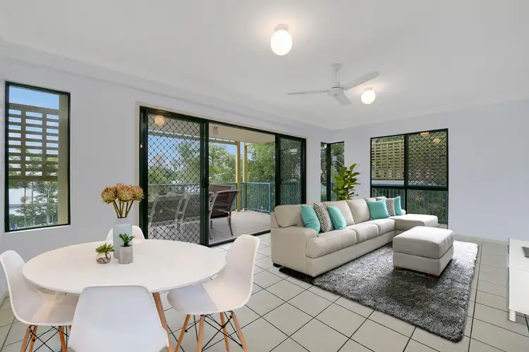 12 Longlands Street