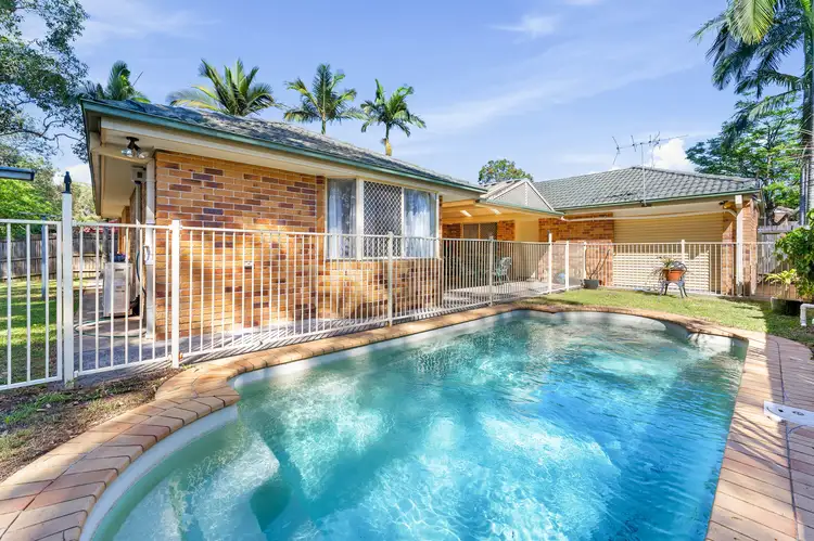 27 Teasel Crescent
