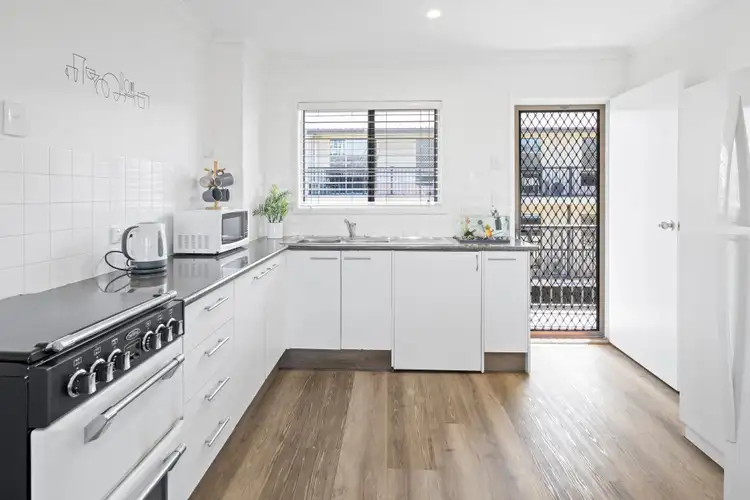 Sixth view of Homely unit listing, 4/59 Queen Street, Southport QLD 4215