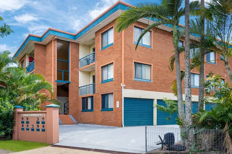 Main view of Homely unit listing, 2/8 Greenmeadow Road, Mansfield QLD 4122