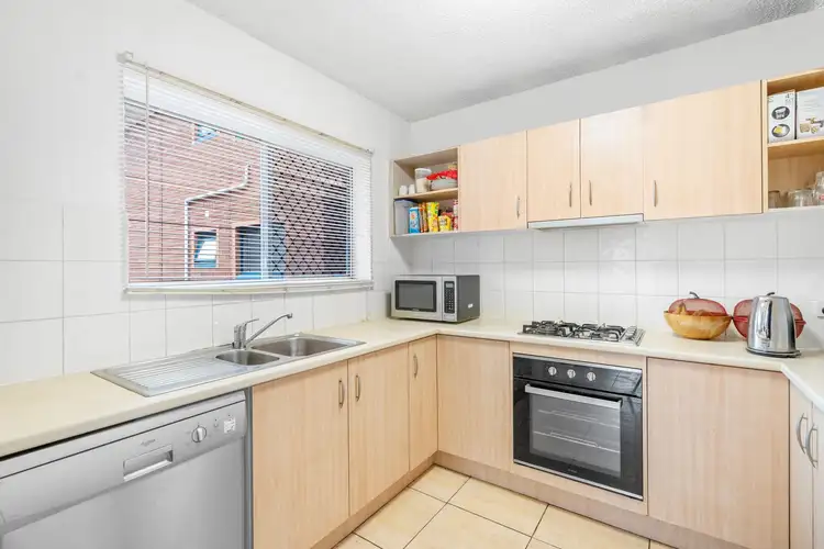 Fourth view of Homely unit listing, 2/8 Greenmeadow Road, Mansfield QLD 4122