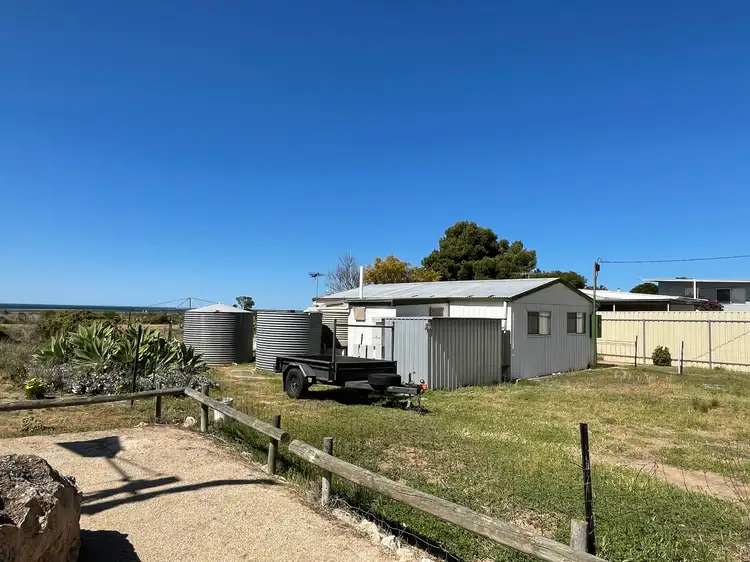 16 James Well Road