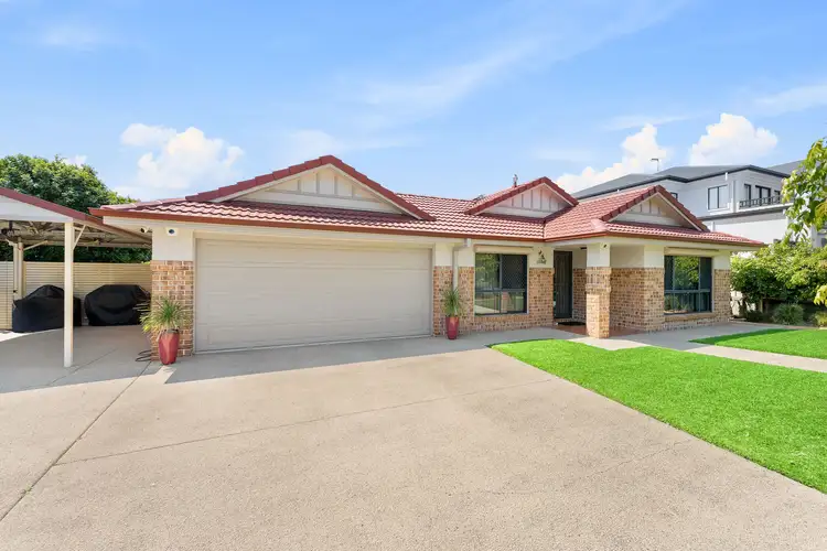 8 Ascot Avenue