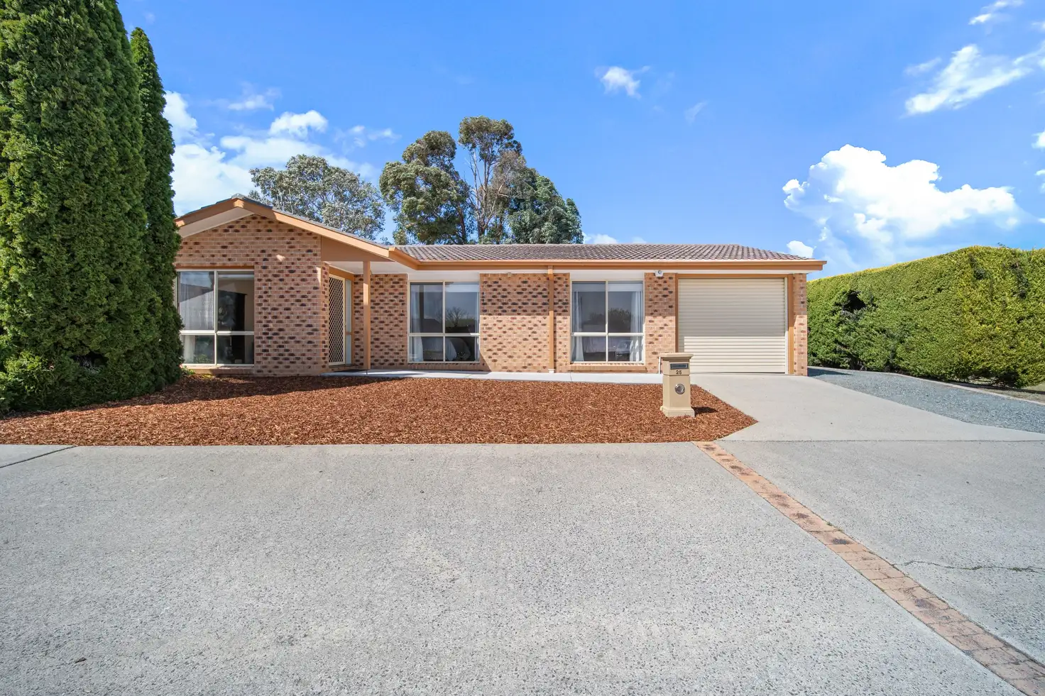 Main view of Homely townhouse listing, 25/27 Cromwell Circuit, Isabella Plains ACT 2905