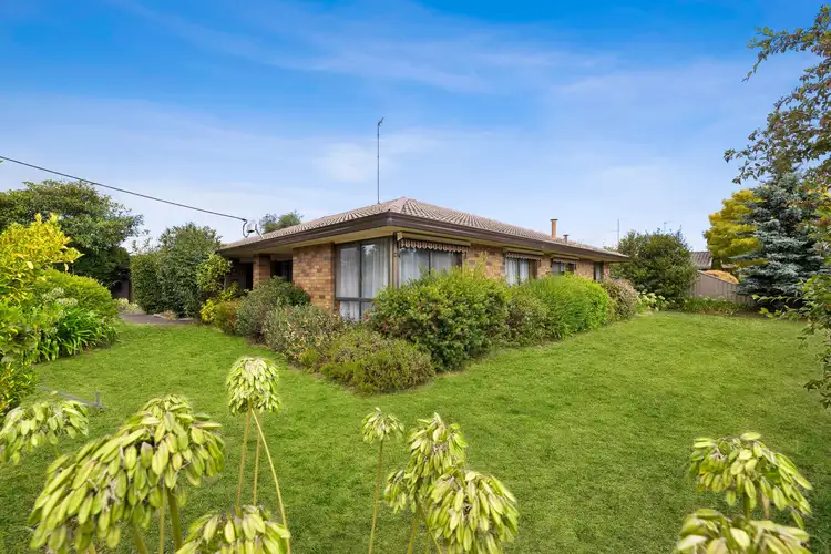 Second view of Homely house listing, 6 Cedar Avenue, Alfredton VIC 3350