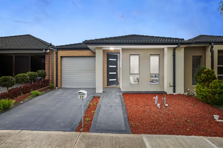 39 Dahlia Crescent, Mickleham VIC 3064