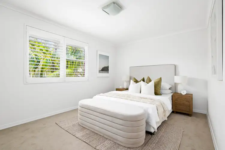 16 Diamond Bay Road
