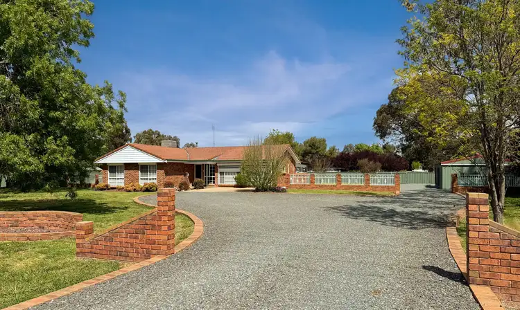 9 Billabong Crescent, Parkes NSW 2870