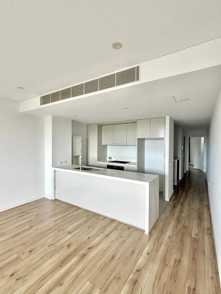 10 Chisholm Street