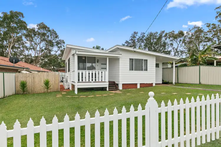 27 Cams Boulevard, Summerland Point NSW 2259