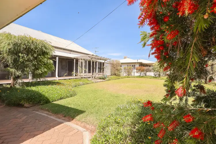 282-284 Edwardes Street, Roma QLD 4455