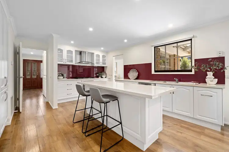Fifth view of Homely house listing, 6 Mary Court, Berwick VIC 3806