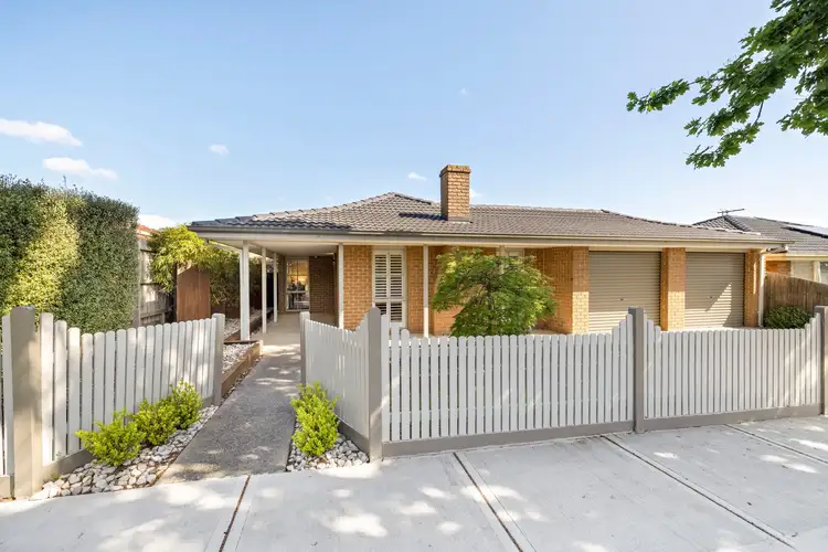 21 Hedgeley Drive, Berwick VIC 3806