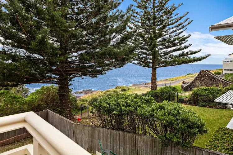 17 Tingira Crescent
