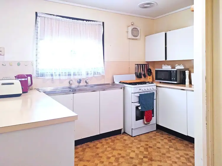 Seventh view of Homely house listing, 6 Bell Court, Leeman WA 6514