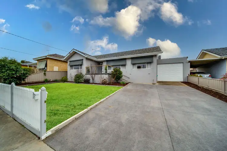 31 Curtin Street, Flora Hill VIC 3550