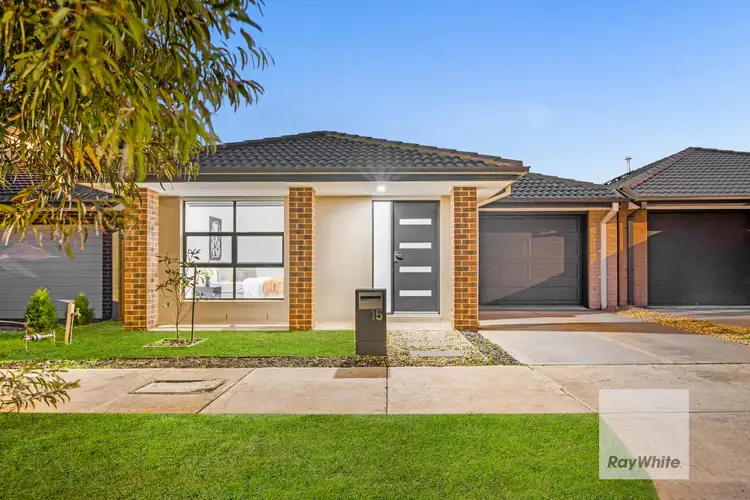15 Lynwood Drive, Thornhill Park VIC 3335