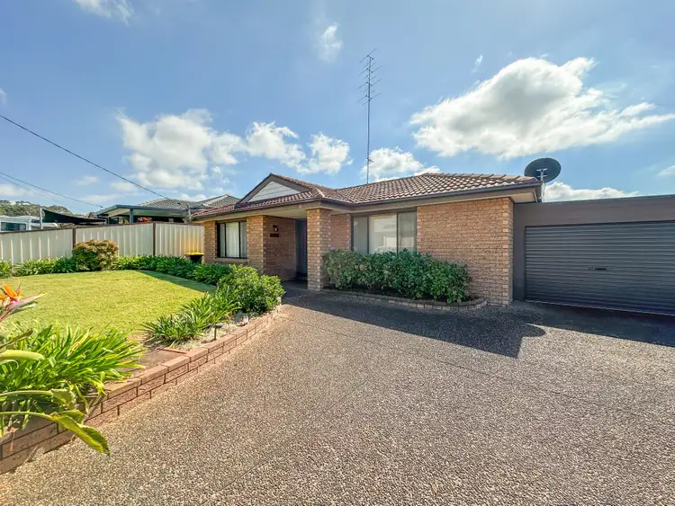 Second view of Homely house listing, 25 Charmhaven Avenue, Charmhaven NSW 2263