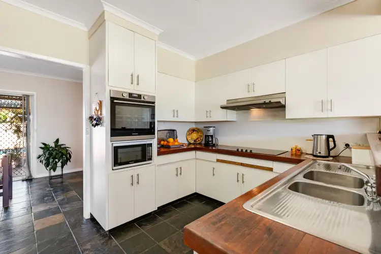 Fifth view of Homely house listing, 10 Ash Court, Red Cliffs VIC 3496