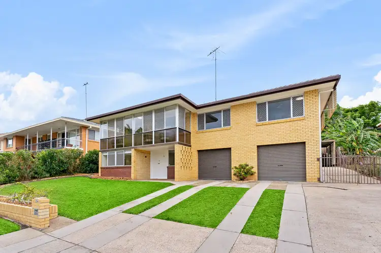 24 Crestgarden Street, Macgregor QLD 4109