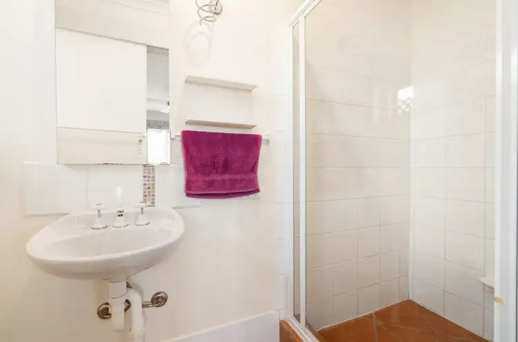 Fifth view of Homely house listing, 842 Lamport Crescent, West Albury NSW 2640