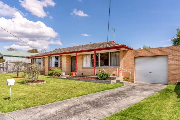 Second view of Homely house listing, 2 St George Court, Frankston VIC 3199