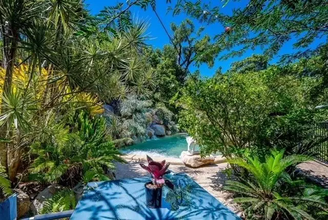 2417 Pine Creek - Yarrabah Road