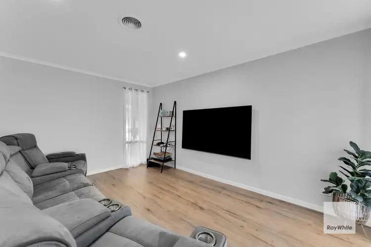 Second view of Homely house listing, 7 Silvana Way, Hillside VIC 3037