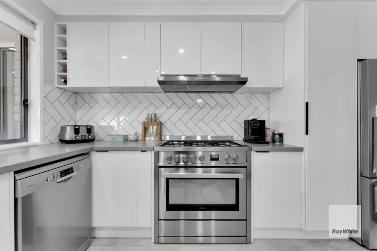 Fifth view of Homely house listing, 7 Silvana Way, Hillside VIC 3037