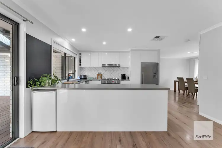 Sixth view of Homely house listing, 7 Silvana Way, Hillside VIC 3037