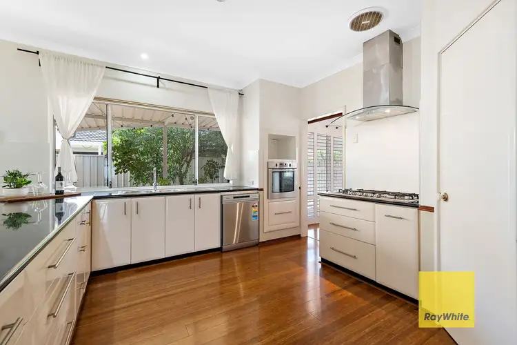 24 Hollyoak Place, Thornlie WA 6108