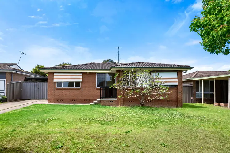 12 Shadlow Crescent, St Clair NSW 2759