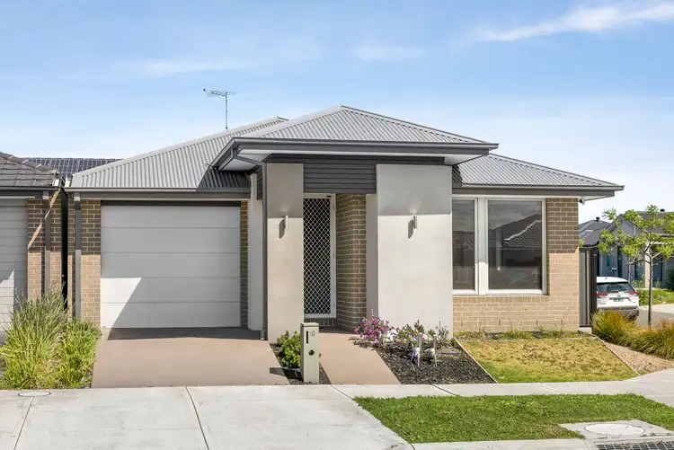 Second view of Homely house listing, 10 Bowenia Avenue, Craigieburn VIC 3064