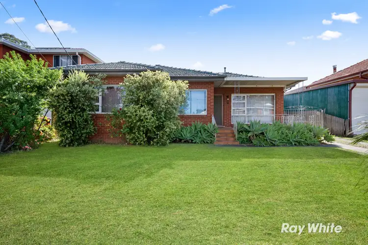 8 Maud Street