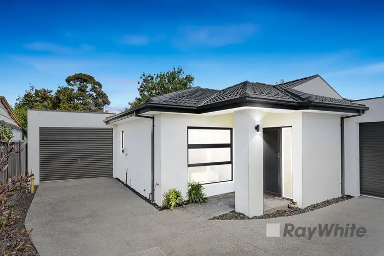 2/6 Conferta Crescent, Doveton VIC 3177