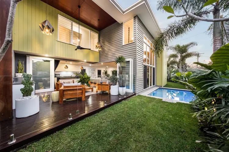 37 Arnold Street, Holland Park QLD 4121