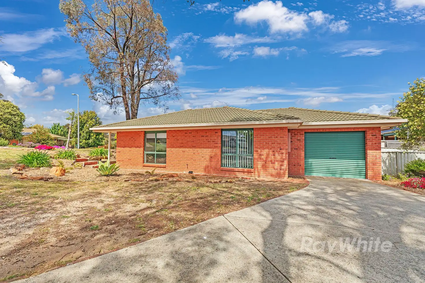 Main view of Homely unit listing, 2/14 Sherwood Drive, Flora Hill VIC 3550