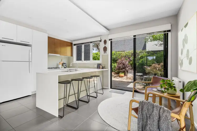 Fifth view of Homely house listing, 5 Sun Dew Close, Saint Helena VIC 3088