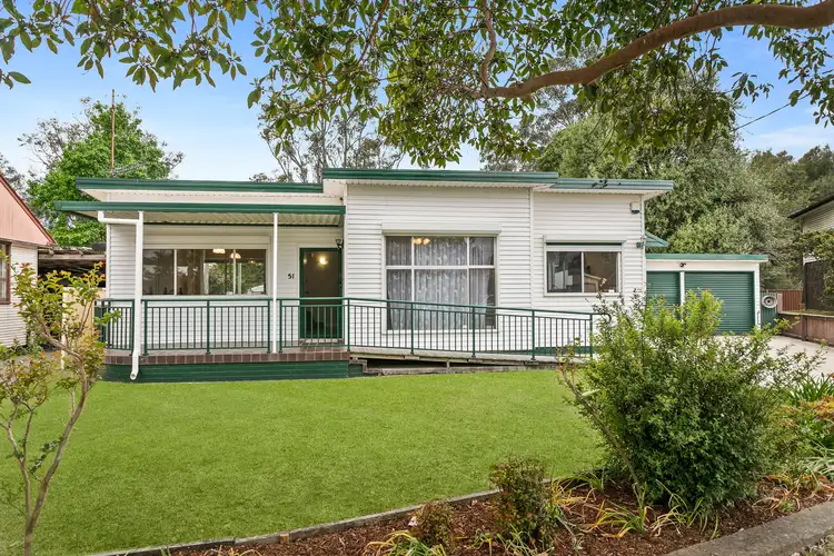 51 Kaylaur Crescent, Albion Park Rail NSW 2527